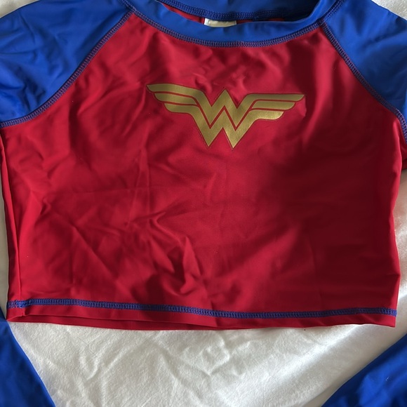 DC Wonder Woman Rash Guard - Picture 2 of 5